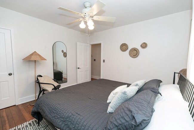 Building Photo - 936 East Lake Dr