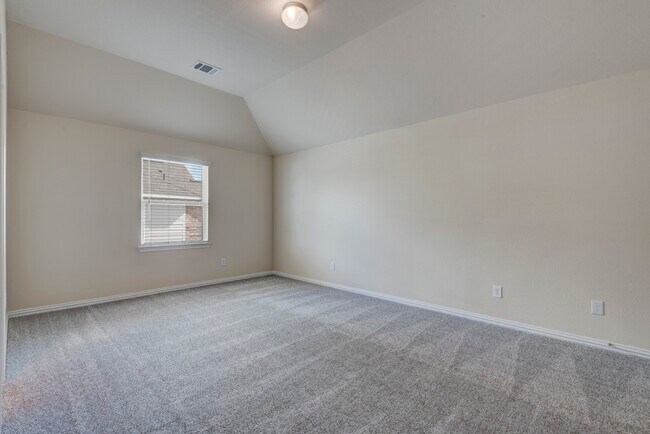 Building Photo - 173 Dina Ln