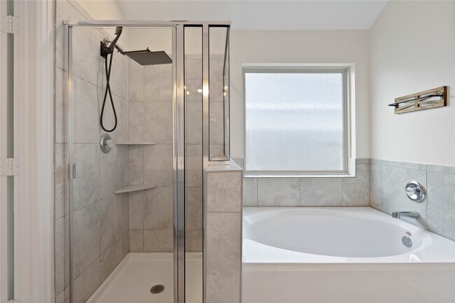 Building Photo - 323 Jewett Meadow Dr