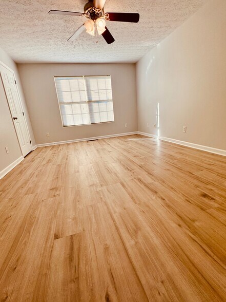 Building Photo - 3072 Prichard Dr