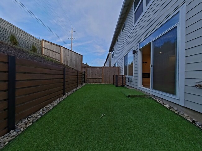 Building Photo - Newer Construction 3 Bedroom House ~ NW Corvallis ~ Pet Friendly