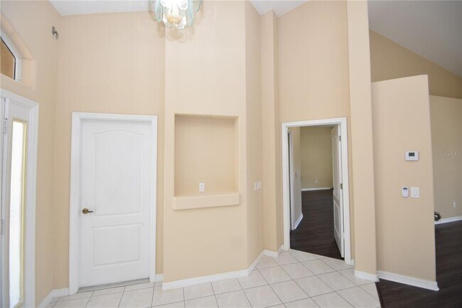 Building Photo - 10 Crampton Ct
