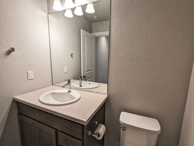 Building Photo - 3 Bedroom, 2.5 Bathroom with two car garage