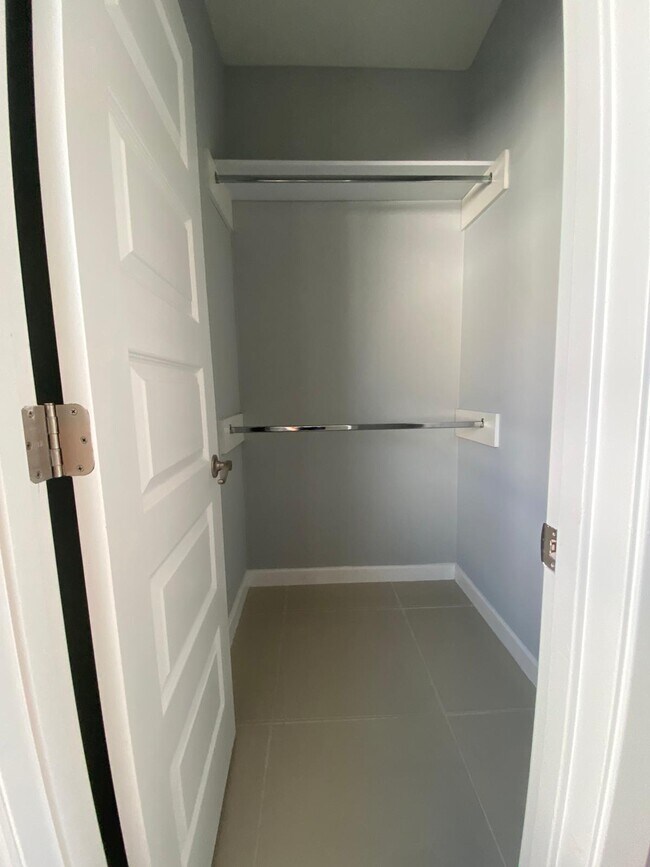 Building Photo - 1428 W Harrison Ave