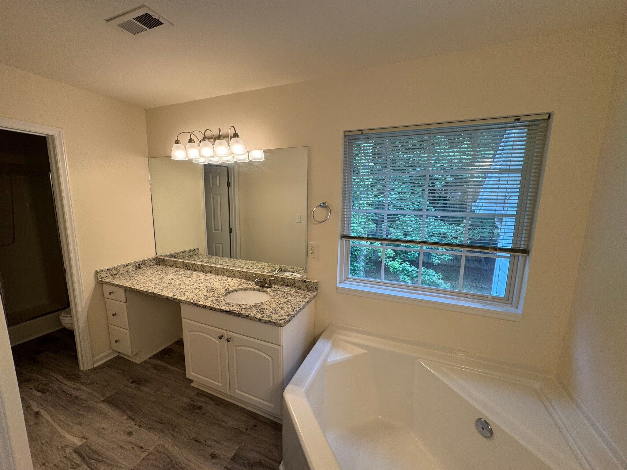 Building Photo - 6610 Cedar Cliff Dr