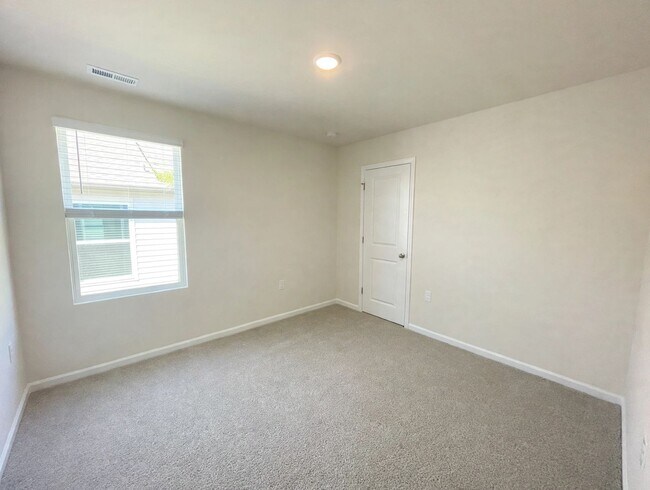 Building Photo - 127 Tourmaline Hl Dr