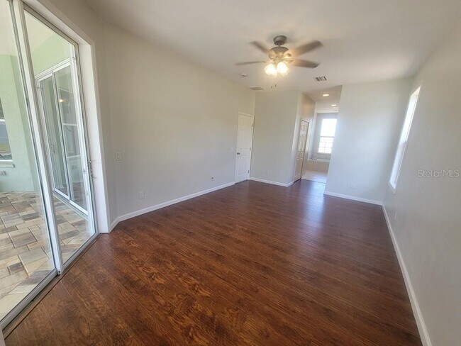 Building Photo - 7916 Roundelay Dr