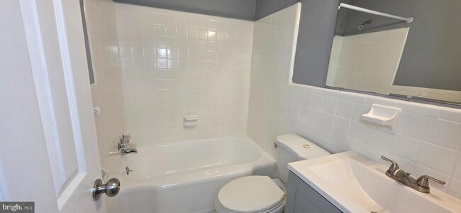 Building Photo - 1220 16th St NE