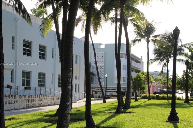 Building Photo - 158 Ocean Dr