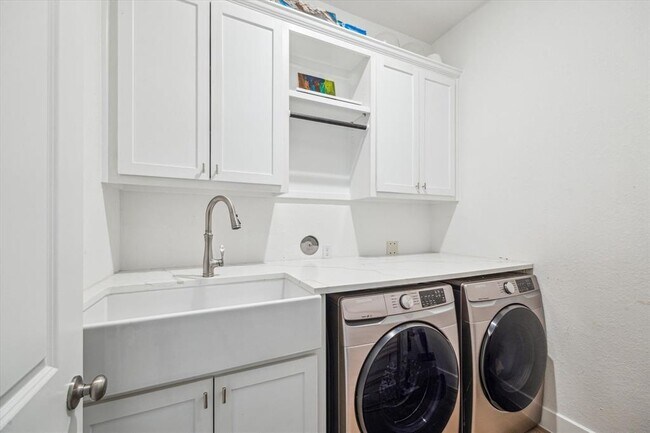 Building Photo - 28247 Clear Breeze Ct