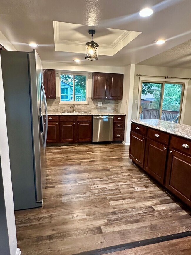 Building Photo - Updated Split-Level Gem | 5BD, 3BA | Large...