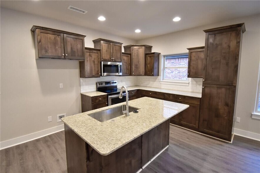 Building Photo - 747 N Malbec Rd