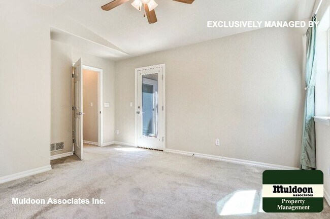 Building Photo - 8385 Woodcrest Dr