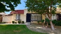 Building Photo - ? Just listed and won’t last long! 2 bed, 1.5 bath condo with private patio yard & in-unit washer...