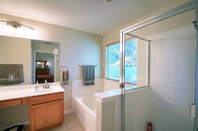 Building Photo - 1519 Hawk Dr