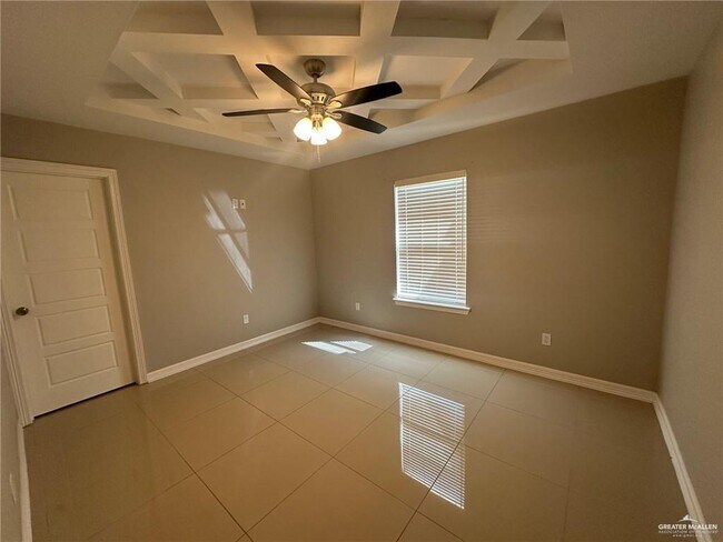 Building Photo - 11 Dove St