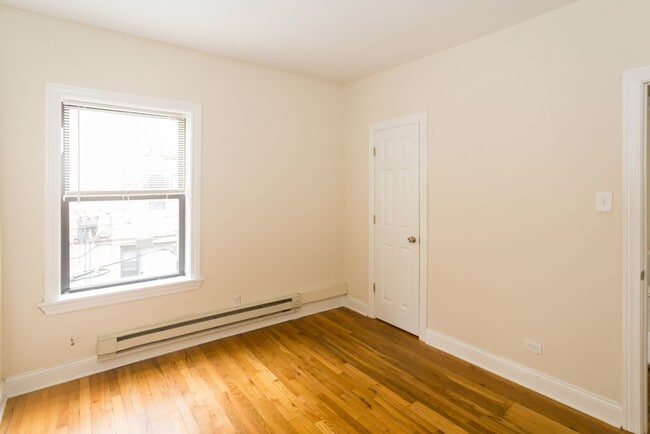 Building Photo - 665 W Cornelia Ave