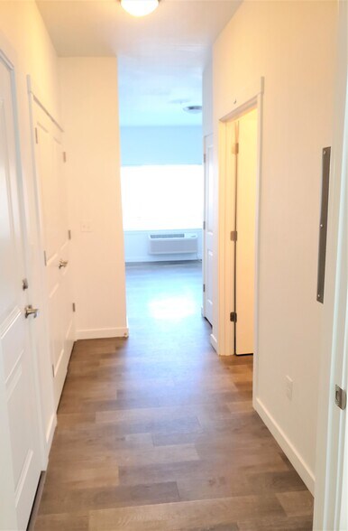 Building Photo - 7686 N Lombard St