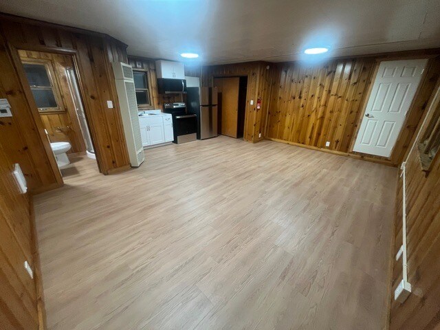 Building Photo - 1005 W Spruce St