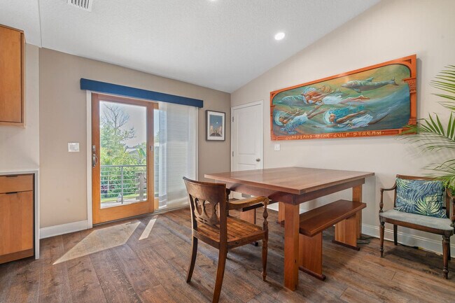 Building Photo - 430 Arricola Ave