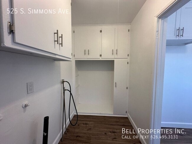 Building Photo - 525 Simmons Ave