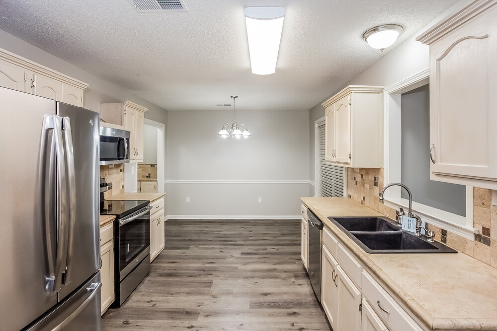 Building Photo - 5846 White Ridge Cir E