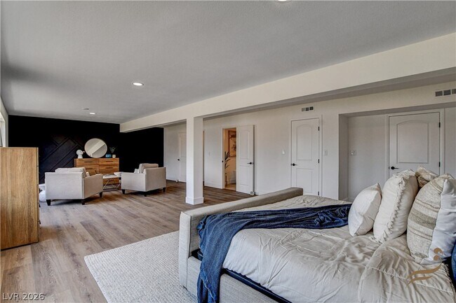 Building Photo - 2685 S Tenaya Way