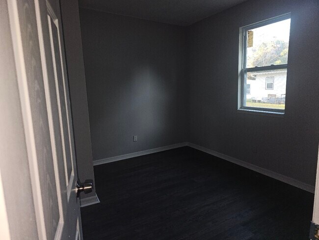 Building Photo - The Horizon 5533