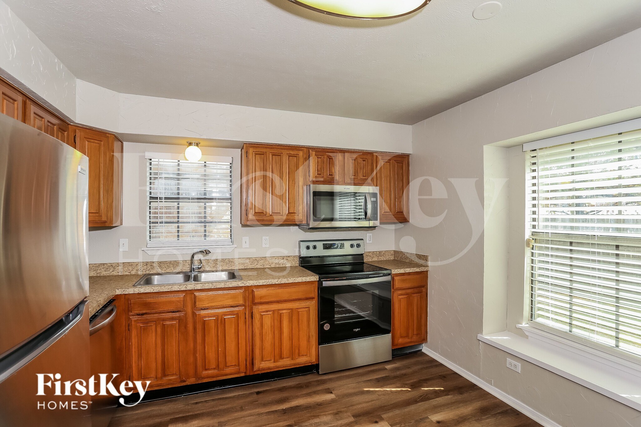 Building Photo - 2416 Sutton Dr