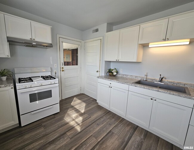 Building Photo - 3906 Archer Dr