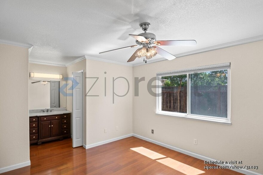 Building Photo - 2758 Croft Dr