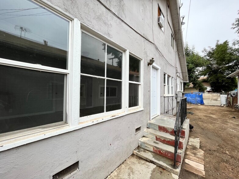 Building Photo - 3163 1st St