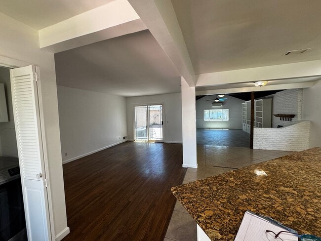 Building Photo - Three Bedroom Pool Home for Rent in Downey!