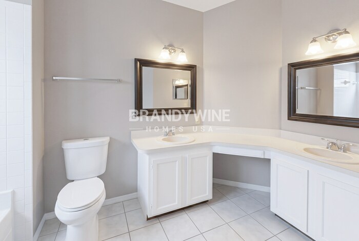 Building Photo - 3363 Hampstead Dr