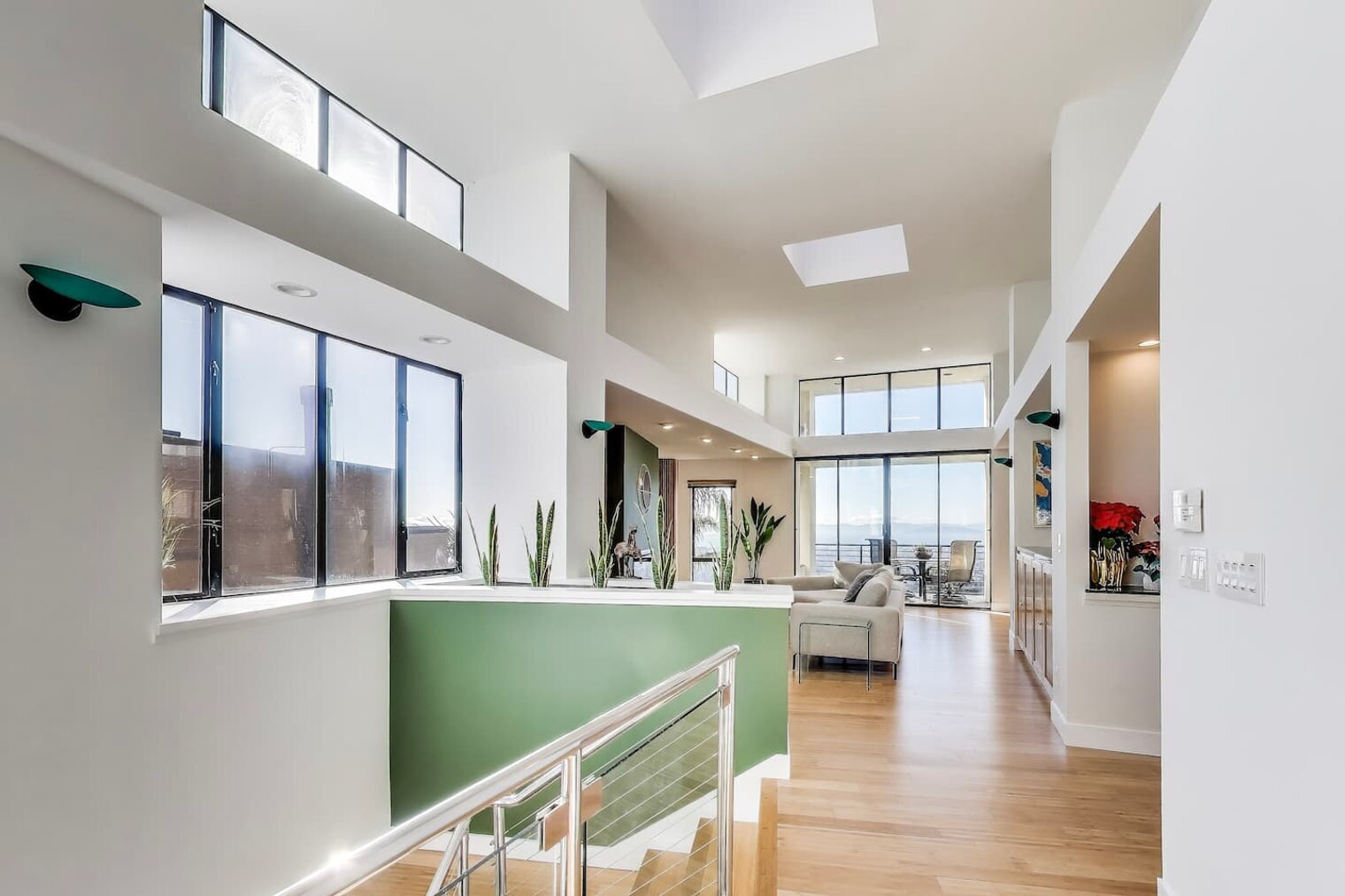 Building Photo - 660 Hiller Dr