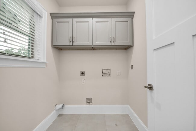 Building Photo - 6320 Milwee St