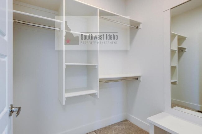Building Photo - 476 W Buroak Dr
