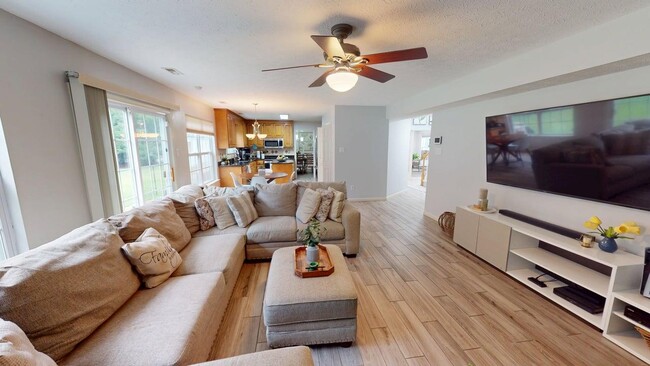 Building Photo - 100 Pinyon Pines
