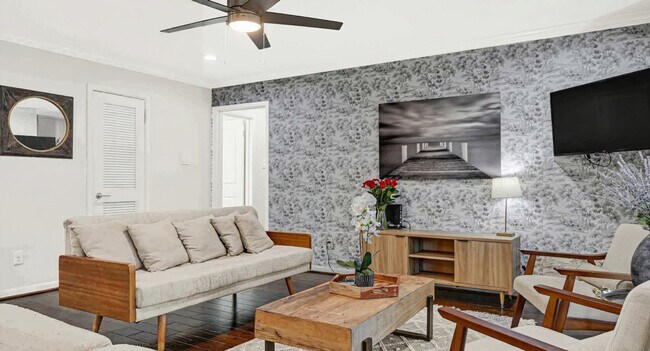 Building Photo - 5534 Loch Lomond Dr