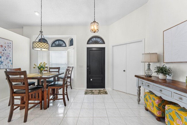 Building Photo - 12842 Meadowbend Dr