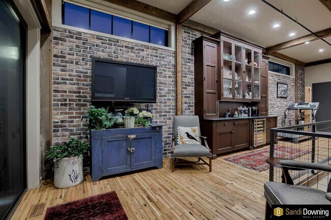 Building Photo - 1308 Jackson St