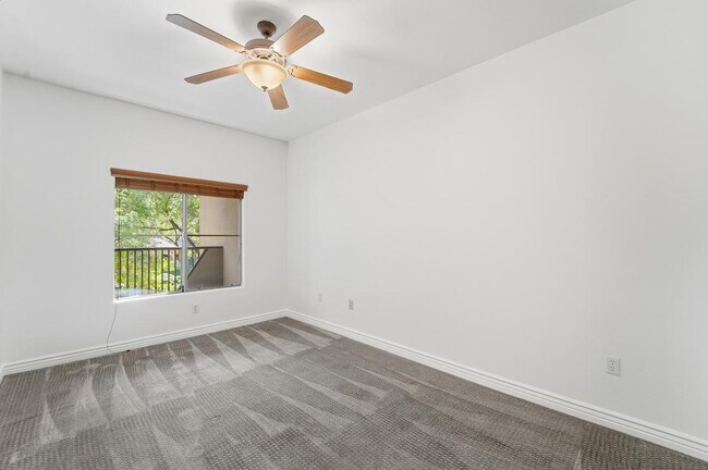 Building Photo - 5450 E Deer Valley Dr