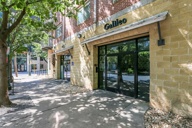 Building Photo - 910 W 25th St