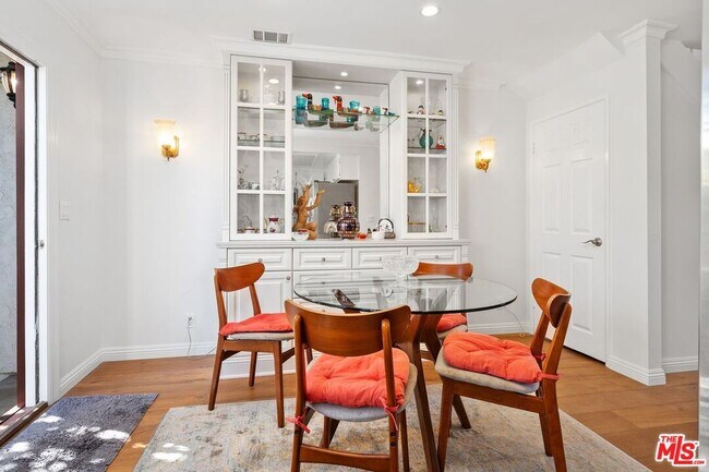 Building Photo - 27912 Ridgecove Ct N