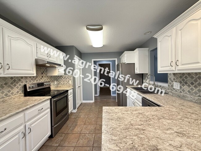 Building Photo - 3 Bedroom House