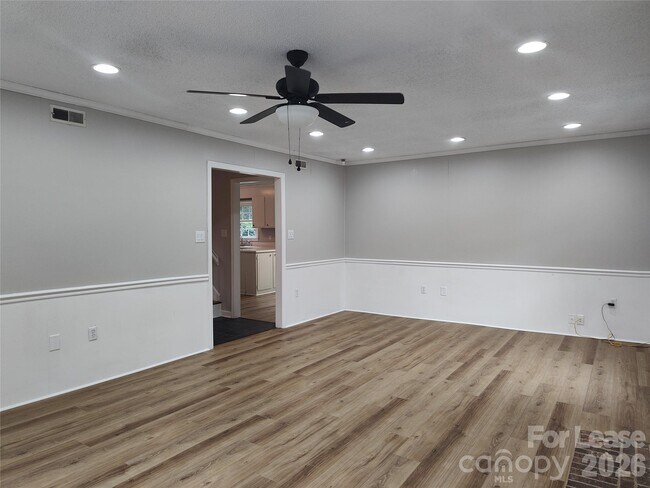 Building Photo - 7413 Doves Nest Cir