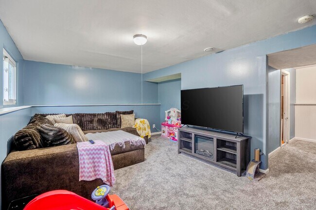 Building Photo - 2421 Nugget Dr