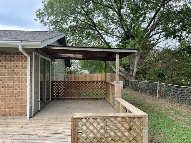 Building Photo - 10622 Golden Quail Dr
