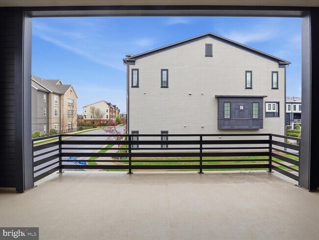 Building Photo - 20305 Savin Hill Dr