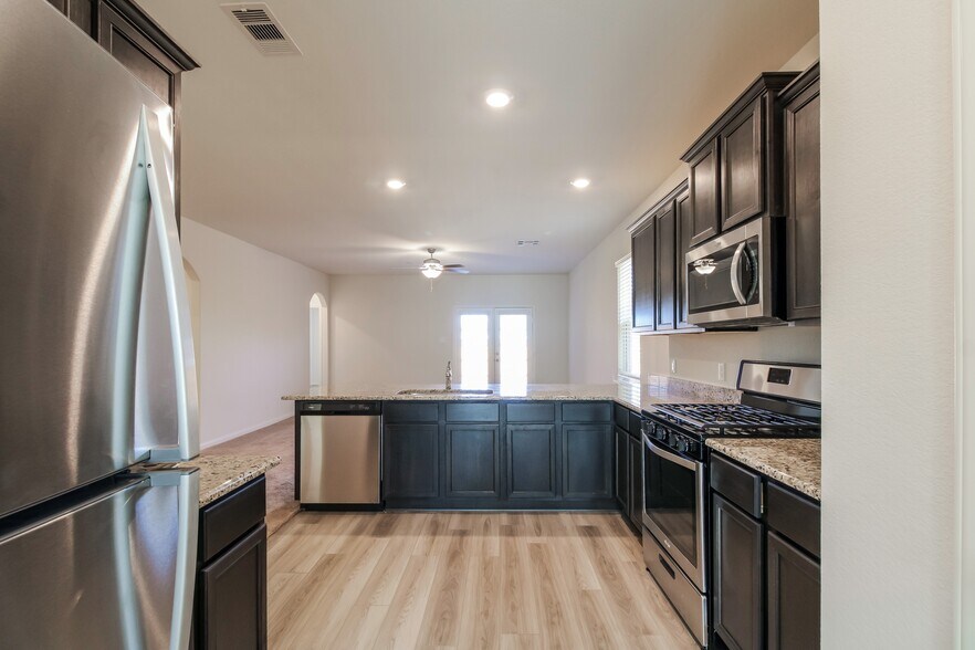 Building Photo - 26836 Steinbeck Dr